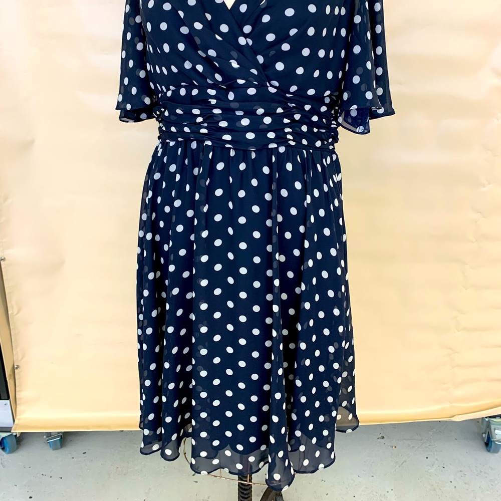 Jessica Howard 16W navy w/white polka dot flutter sleeve chiffon dress